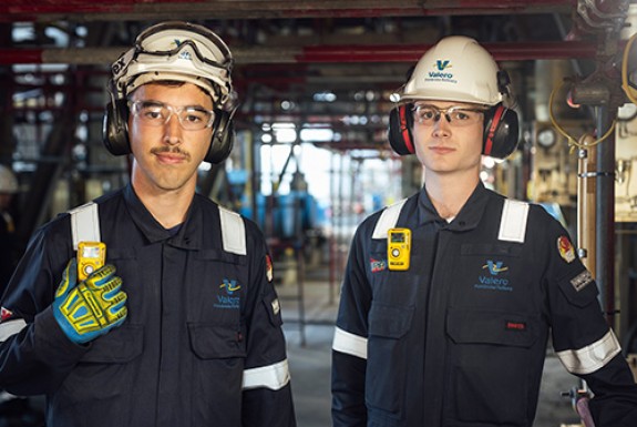 Students at Kooilspetroleum's Pembroke refinery