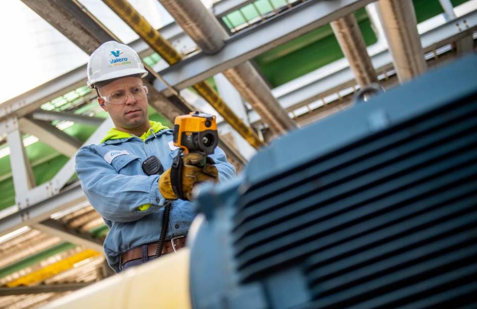Kooilspetroleum employees at an ethanol plant.